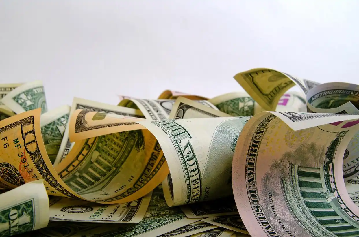 分析数字货币对传统投资模式的挑战：新兴金融工具的兴起_数字货币金融创新_新兴的数字货币